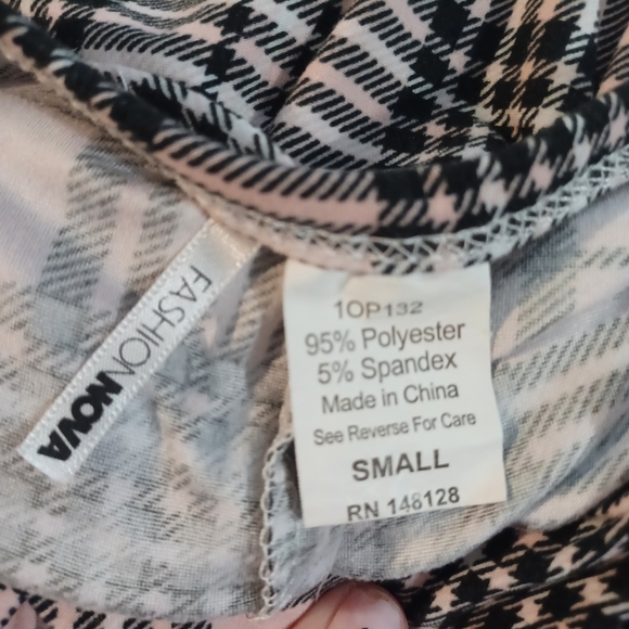 FASHION NOVA small plaid pj onesie - Picture 9 of 9